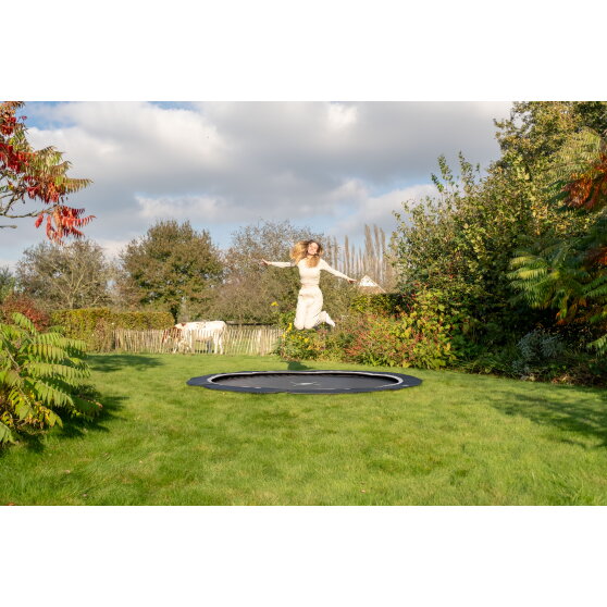 EXIT InTerra ground level sports trampoline ø427cm - black